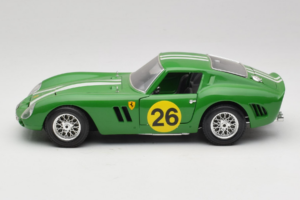 Ferrari 250 GTO #26 Roheline Valged Triibud 1962 Bburago 1:18 3011-G3 Metall - pilt 4/8