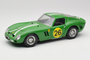 Ferrari 250 GTO #26 Roheline Valged Triibud 1962 Bburago 1:18 3011-G3 Metall