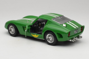 Ferrari 250 GTO #26 Roheline Valged Triibud 1962 Bburago 1:18 3011-G3 Metall - pilt 5/8