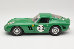 Ferrari 250 GTO #33 Roheline Bburago 1:18 3011-G1 Metall - pilt 4/8