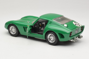 Ferrari 250 GTO #33 Roheline Bburago 1:18 3011-G1 Metall - pilt 5/8