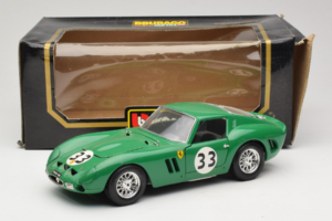 Ferrari 250 GTO #33 Roheline Bburago 1:18 3011-G1 Metall - pilt 8/8