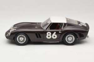 Ferrari 250 GTO #86 Must Bburago 1:18 3011-B1 Metall - pilt 4/8