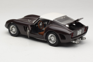 Ferrari 250 GTO #86 Must Bburago 1:18 3011-B1 Metall - pilt 5/8
