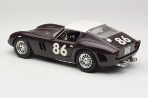 Ferrari 250 GTO #86 Must Bburago 1:18 3011-B1 Metall - pilt 7/8