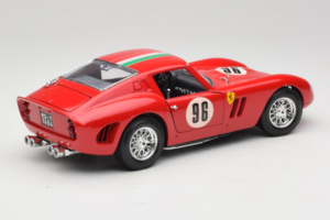 Ferrari 250 GTO #96 Punane 1962 Bburago 1:18 3011-N1 Metall - pilt 3/8
