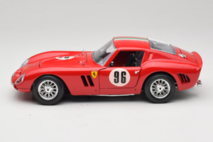 Ferrari 250 GTO #96 Punane 1962 Bburago 1:18 3011-N1 Metall - pilt 4/8