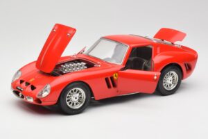 Ferrari 250 GTO Punane Bburago 1:18 3011 Metall - pilt 2/8
