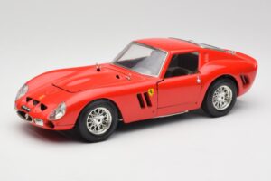 Ferrari 250 GTO Punane Bburago 1:18 3011 Metall