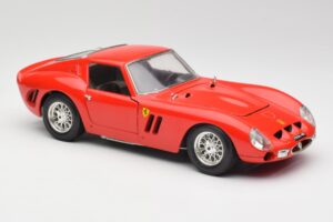 Ferrari 250 GTO Punane Bburago 1:18 3011 Metall - pilt 6/8
