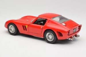 Ferrari 250 GTO Punane Bburago 1:18 3011 Metall - pilt 7/8