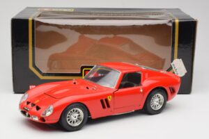Ferrari 250 GTO Punane Bburago 1:18 3011 Metall - pilt 8/8