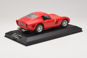 Ferrari 250 GTO Punane Replacement Stand Exclusive Cars 1:18 EC005 Metall - pilt 3/8