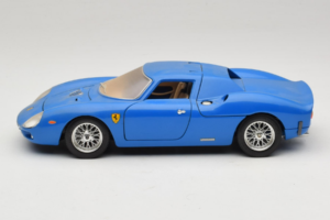 Ferrari 250 LM Sinine Bburago 1:18 3033-B1 Metall - pilt 4/8
