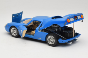 Ferrari 250 LM Sinine Bburago 1:18 3033-B1 Metall - pilt 5/8