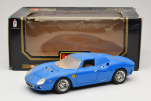 Ferrari 250 LM Sinine Bburago 1:18 3033-B1 Metall - pilt 8/8