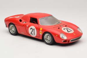 Ferrari 250 LM #21 M. Gregory / J. Rindt 24 Hours of Le Mans 1965 Bburago 1:18 3033-P2 Metall - pilt 6/8