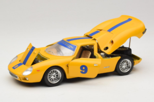Ferrari 250 LM #9 Kollane 1965 Bburago 1:18 3033-Y1 Metall - pilt 2/8