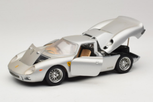 Ferrari 250 LM Hõbe Bburago 1:18 3033-S1 Metall - pilt 2/8