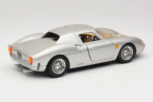 Ferrari 250 LM Hõbe Bburago 1:18 3033-S1 Metall - pilt 3/8