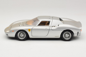 Ferrari 250 LM Hõbe Bburago 1:18 3033-S1 Metall - pilt 4/8