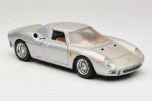 Ferrari 250 LM Hõbe Bburago 1:18 3033-S1 Metall - pilt 6/8