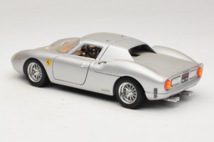 Ferrari 250 LM Hõbe Bburago 1:18 3033-S1 Metall - pilt 7/8