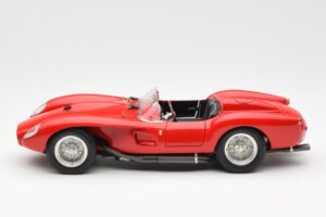 Ferrari 250 Testa Rossa Pontoon Fender Punane CMC 1:18 M-071 Metall - pilt 3/6