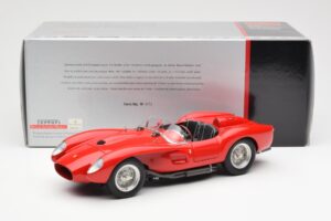 Ferrari 250 Testa Rossa Pontoon Fender Punane CMC 1:18 M-071 Metall - pilt 6/6