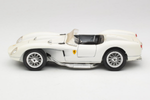 Ferrari 250 Testa Rossa Valge Replacement Box Bburago 1:18 3007-R3 Metall - pilt 4/8