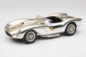 Ferrari 250 Testa Rossa Chrome Hõbedane Bburago 1:18 3007-C1 Metall