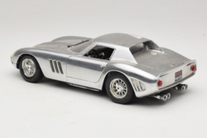 Ferrari 275 GTB Chrome Hõbedane Guiloy 1:18 B004 Metall - pilt 7/8