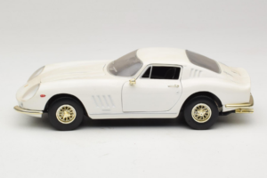Ferrari 275 GTB/4 Valge ERTL 1:18 7493 Metall - pilt 4/8