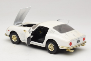 Ferrari 275 GTB/4 Valge ERTL 1:18 7493 Metall - pilt 5/8