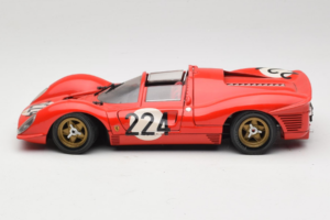 Ferrari 330 P4 #224 Punane 1967 Revell 1:18 48825-P2 Metall - pilt 4/7