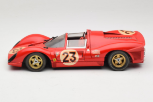 Ferrari 330 P4 #23 L. Bandini / C. Amon 24 Hours of Daytona Winner 1967 Revell 1:18 48833 Metall - pilt 4/8