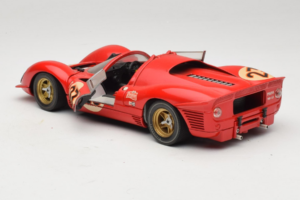 Ferrari 330 P4 #23 L. Bandini / C. Amon 24 Hours of Daytona Winner 1967 Revell 1:18 48833 Metall - pilt 5/8
