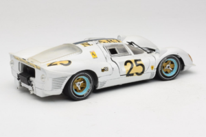 Ferrari 330 P4 #25 Valge Revell 1:18 48845 Metall - pilt 3/8
