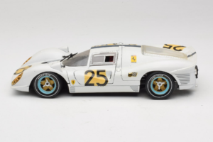 Ferrari 330 P4 #25 Valge Revell 1:18 48845 Metall - pilt 4/8