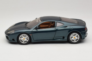 Ferrari 360 Modena Tumerohelise Metallic Bburago 1:18 3358-G2 Metall - pilt 3/7