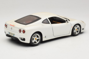 Ferrari 360 Modena Valge Bburago 1:18 3368-W1 Metall - pilt 3/8