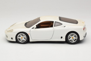 Ferrari 360 Modena Valge Bburago 1:18 3368-W1 Metall - pilt 4/8