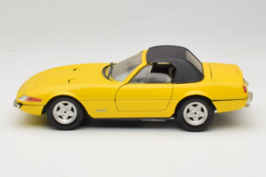 Ferrari 365 GTS/4 Daytona Kabriolett Kollane Techno Giodi 1:18 740028 Metall - pilt 4/8