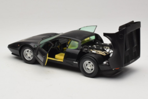 Ferrari 365 GT4 BB Must Chrono 1:18 CH002 Metall - pilt 5/8