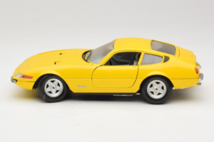 Ferrari 365 GTB/4 Daytona Kollane Techno Giodi 1:18 40011-Y1 Metall - pilt 3/7