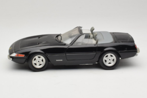 Ferrari 365 GTB/4 Daytona Kabriolett Must Techno Giodi 1:18 40011-B1 Metall - pilt 4/8