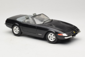 Ferrari 365 GTB/4 Daytona Kabriolett Must Techno Giodi 1:18 40011-B1 Metall - pilt 6/8