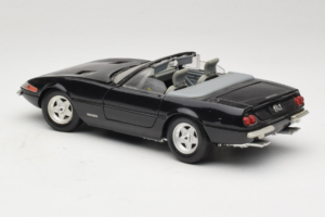 Ferrari 365 GTB/4 Daytona Kabriolett Must Techno Giodi 1:18 40011-B1 Metall - pilt 7/8