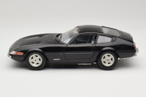 Ferrari 365 GTB/4 Daytona Must Techno Giodi 1:18 40011-B2 Metall - pilt 4/8