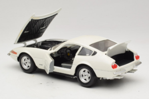 Ferrari 365 GTB/4 Daytona Berlina Valge Techno Giodi 1:18 74007 Metall - pilt 5/8